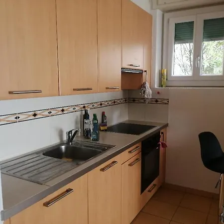 Homestay Une Chambre A Coucher Dans Un Au Centre-ville *
